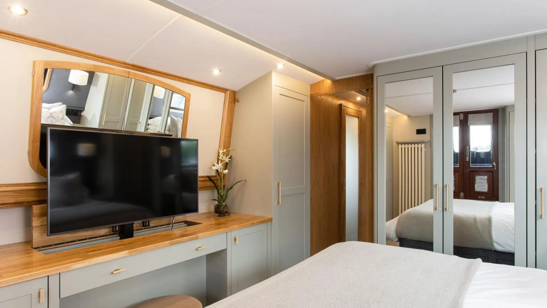 Premium Hausboot Am Pichelssee - Madam President Hotel Berlin