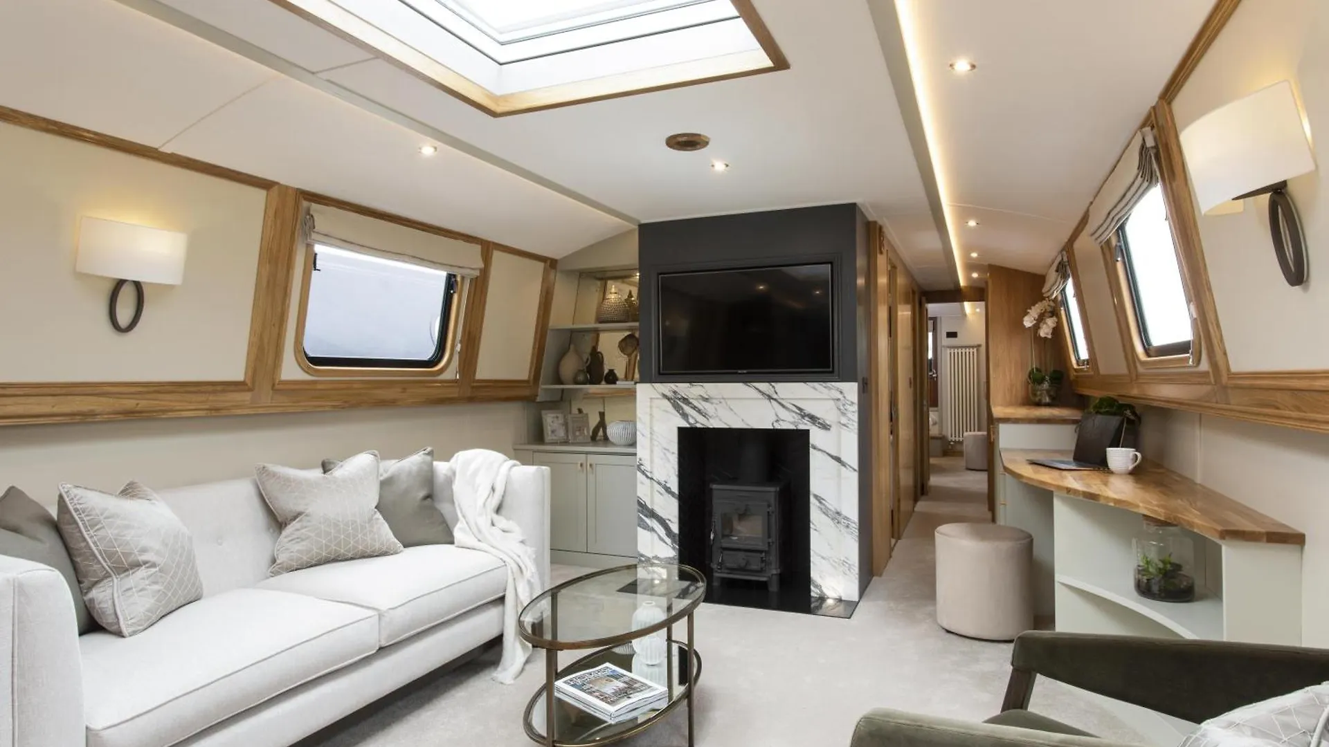 Premium Hausboot Am Pichelssee - Madam President contacts