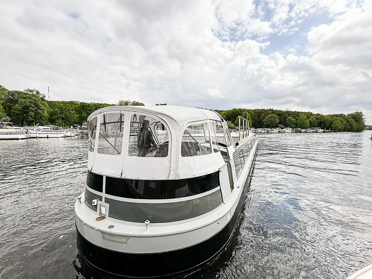 Premium Hausboot Am Pichelssee - Madam President Hotel Berlin Botel