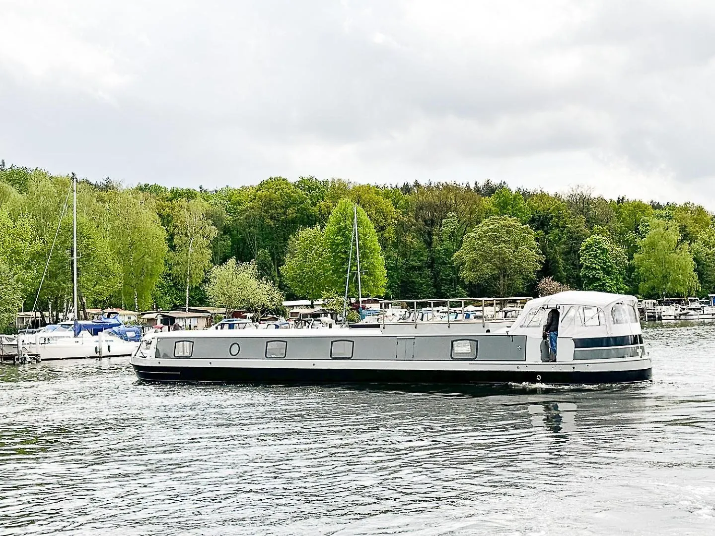 Botel Premium Hausboot Am Pichelssee - Madam President Hotel Berlin Germany